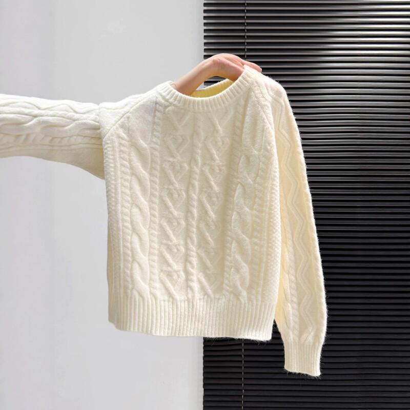 Relaxed and Comfortable White Cable-Knit Sweater for Women, New Autumn and Winter Style, Round Neck, Loose Fit, Thick and Soft Sweater, Base Layer Relaxed and Comfortable White Cable-Knit Sweater for Women, New Autumn and Winter Style, Round Neck, Loose Fit, Thick and Soft Sweater, Base Layer
