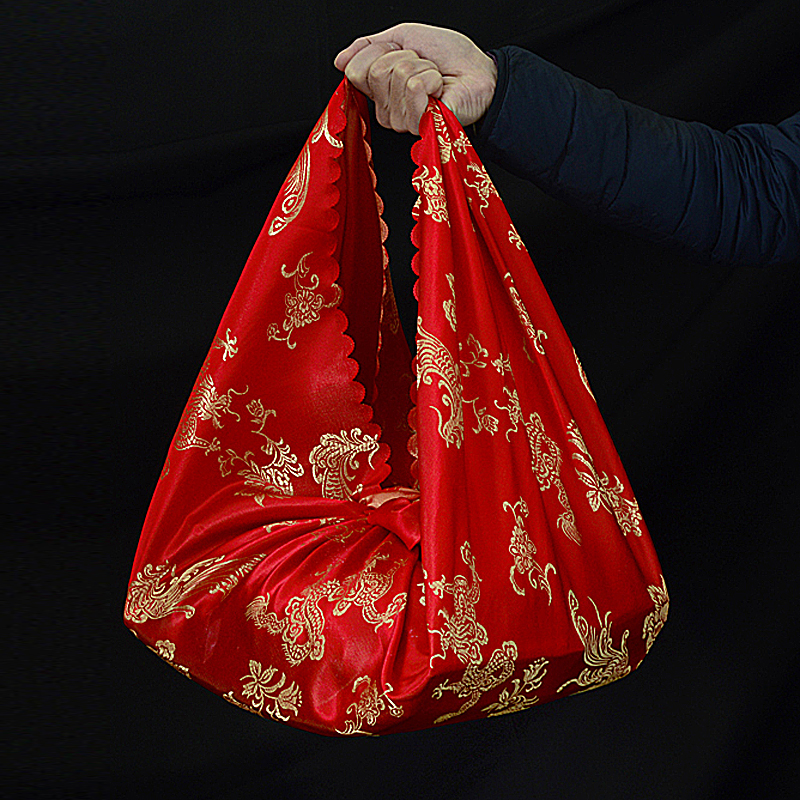 Wedding Supplies Yuanyang leather red baggage Wedding Burden Wedding Burden Leather Dragon baggage Buffy woman accompanied by a large red wrap cloth