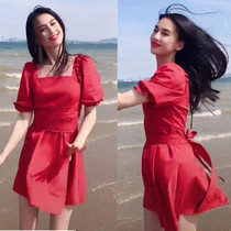 Huang Shengyi trembling with the same red dress female summer small square collar bubble sleeves French seaside short-sleeved skirt