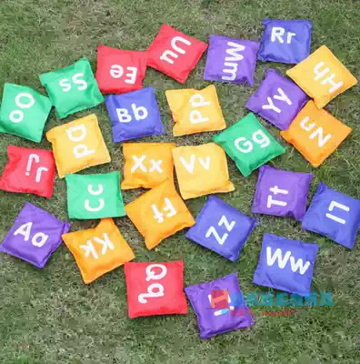 Children's outdoor feeling integration training throwing sandbags kindergarten Primary School students letter sandbag number sandbag game