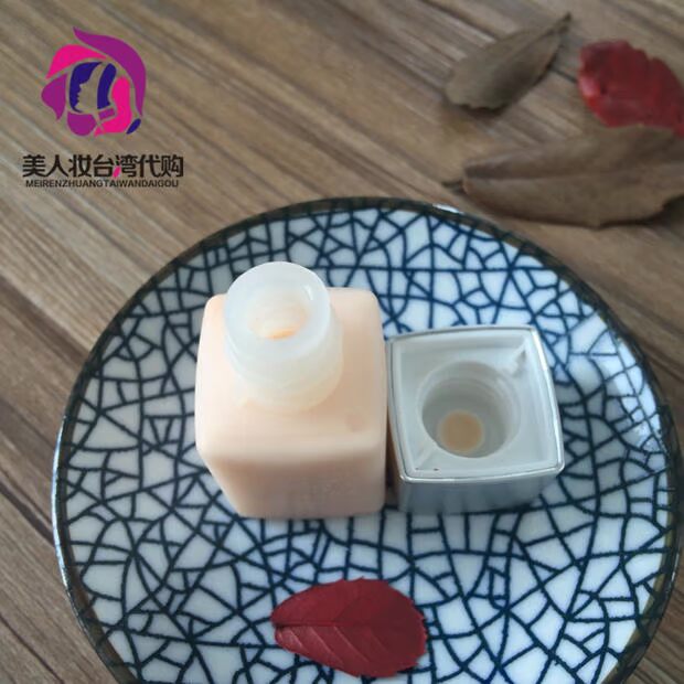 Mẫu khan hiếm kem lụa / kem trang điểm RMK 15ml mẫu mới và cũ ngẫu nhiên kem che khuyết điểm loreal