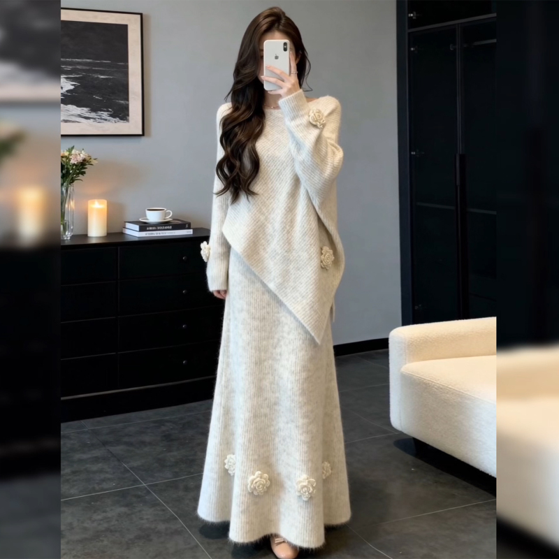 Korean Style Gentle Fashion Knitted Skirt Suit for Women in Autumn and Winter, Loose and Slimming, Elegant Sweater Suit Skirt