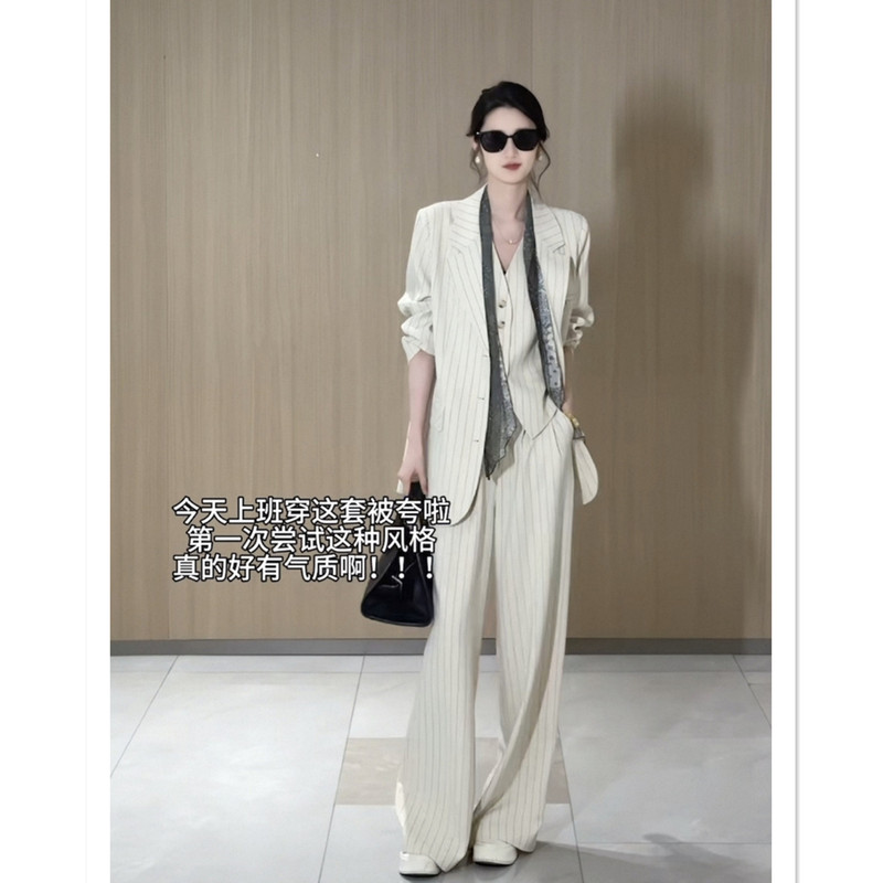 Old Money Style Casual Suit Vest Set for Women, 2026 Autumn Collection, High-End and Elegant, Striped Blazer for Commuting Old Money Style Casual Suit Vest Set for Women, 2026 Autumn Collection, High-End and Elegant, Striped Blazer for Commuting