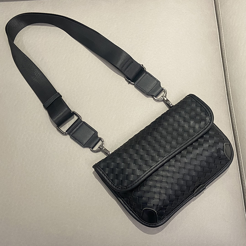 Tide-card men's single shoulder bag 2022 new stylish woven slanted satchel Summer casual men and women small satchel mobile phone bag