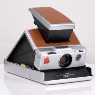 Полі приехал к Полароид SX-70 Alpha1 Love Book Edition чтобы взять изображающую камеру 600 раз
