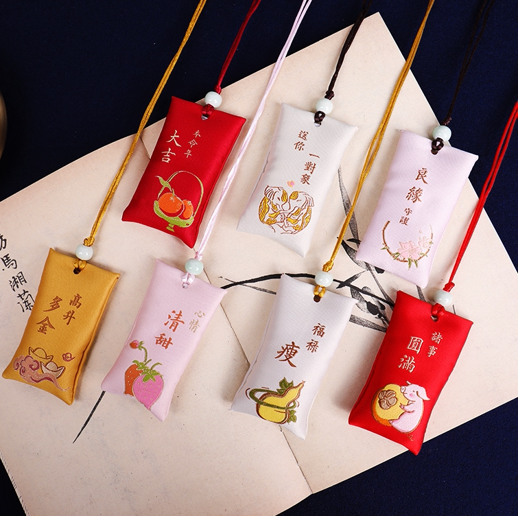 Blessing handmade silk embroidery small sachet car hanging mobile phone bag pendant Zen ancient style creative marriage blessing bag carry-on bag