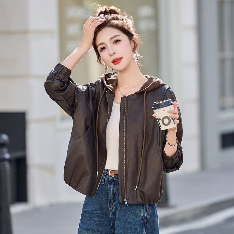 Haining Genuine Leather Short Jacket for Women, 2026 Spring and Autumn New Style, High-End, Fashionable and Trendy, Popular Sheepskin Hooded Coat Haining Genuine Leather Short Jacket for Women, 2026 Spring and Autumn New Style, High-End, Fashionable and Trendy, Popular Sheepskin Hooded Coat