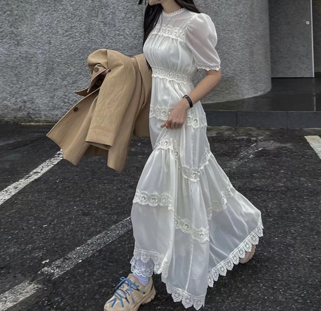 Lace lace puff sleeve dress women Korean retro round neck crochet hollow out age reduction pleated princess dress trendy