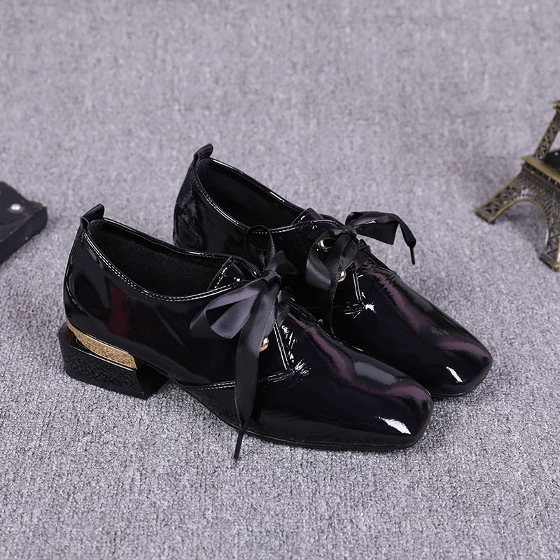 European station 2022 new square heads in the spring of the English wind with deep paint - leather coarse heels