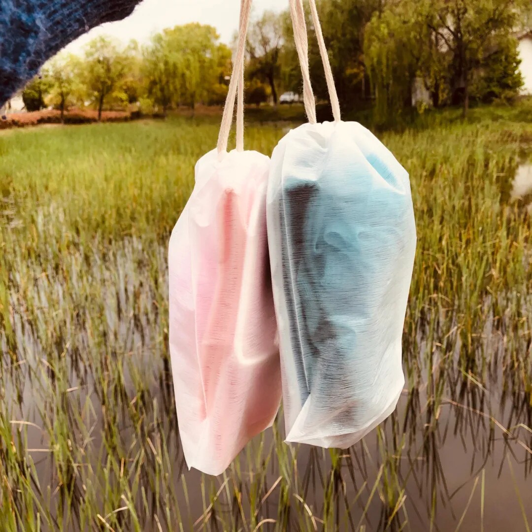 Comparable to the effect of the bathhouse, use it to rub out 3 pounds of mud, pull the back strip, rub the bath towel, and three-piece bath flower set