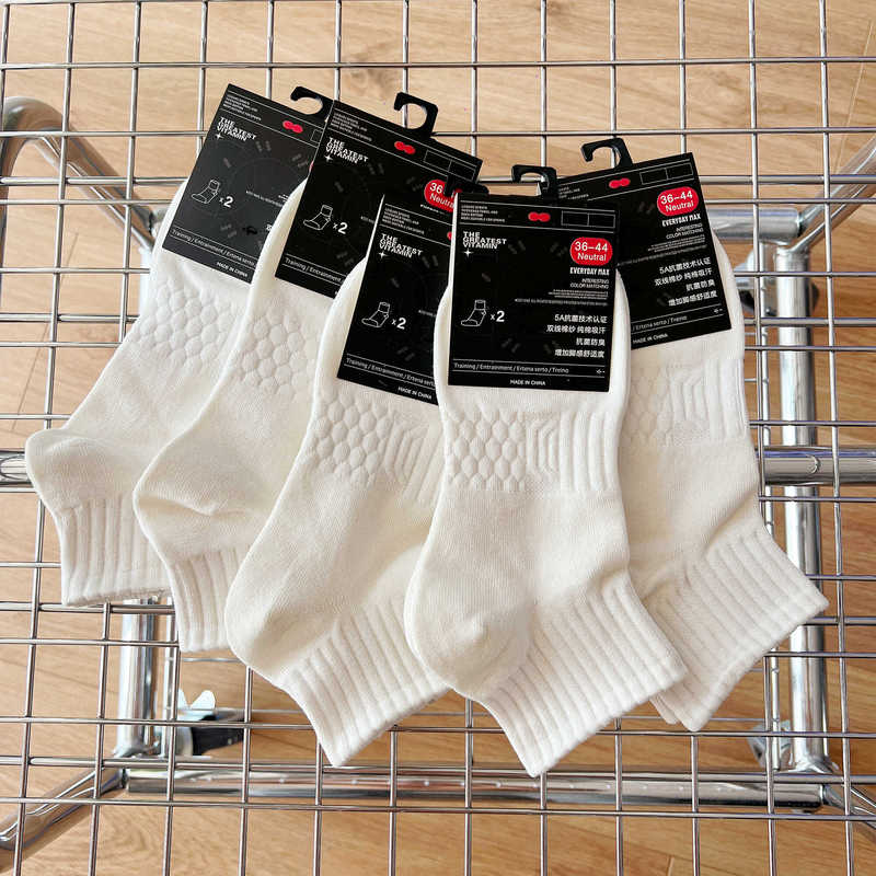 Unisex Pure Cotton Socks, Comfortable, Breathable, Sweat-Absorbent, Simple Short-Tube Sports Style, Black and White, Women's Antibacterial and Deodorant