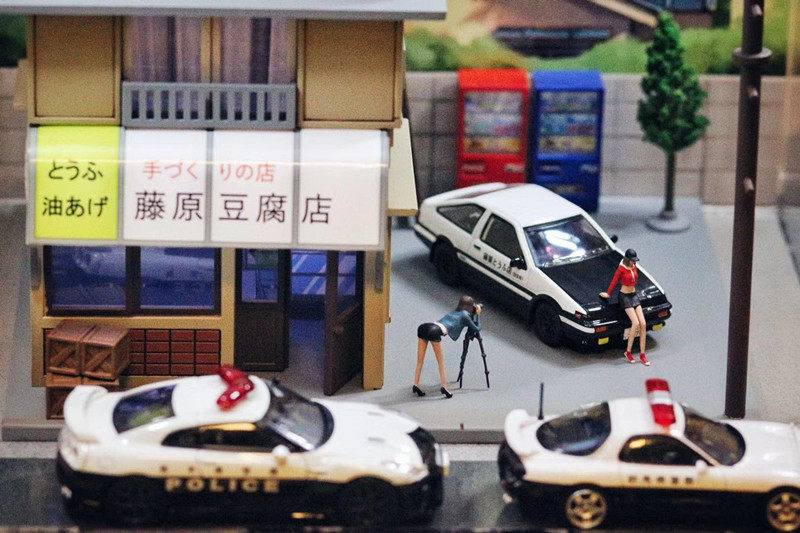 Fujiwara microscopic 1 64 shooting props man matched with car model 2 people combined standard clown man occasionally