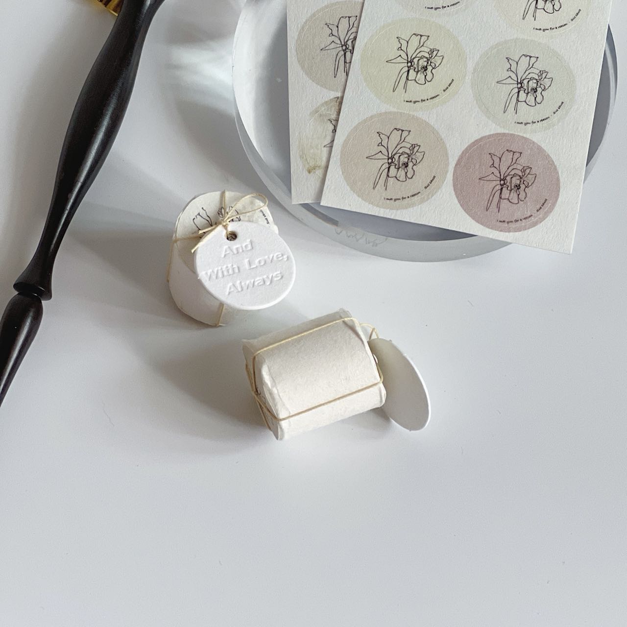 Sue sauce) for the first of the first Crisp Sauce < Flowers Half & Love > Round Pendant Creative Hand Ledger Decorative Diy Package Vegan