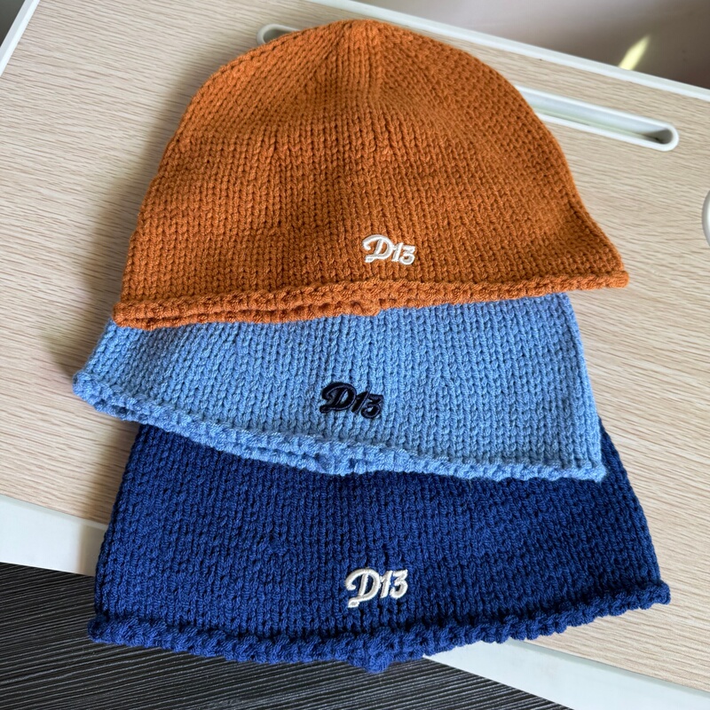Korean-Style Fashion Embroidered Letter Knit Hat for Women, Versatile for Autumn and Winter, Age-Reducing, Warm, Ear-Protecting, Knitted Cold-Weather Hat, Pullover Hat