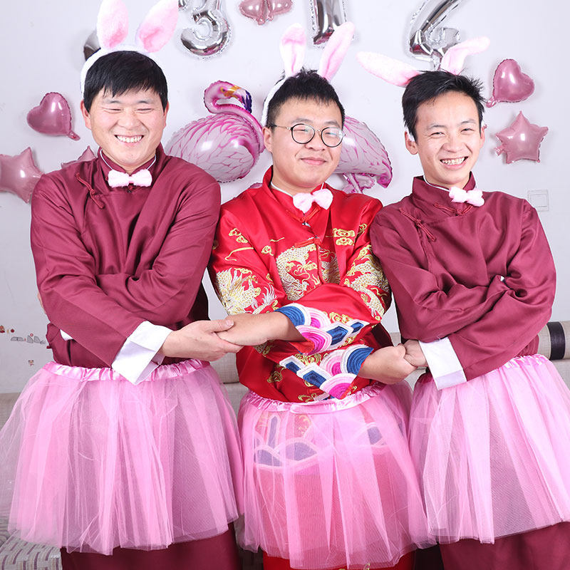 Wedding Blocking Door props to pick up the game props Props Rabbit Hair Stirrup Dresses Skirt four sets of whole person bridegroom