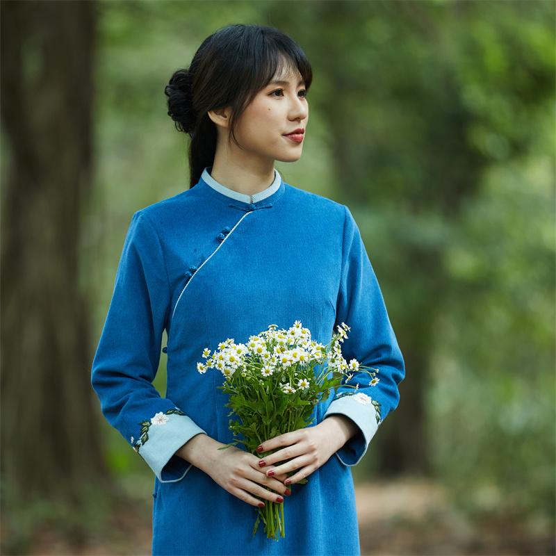 Nurse uniform, corduroy keep warm cheongsam, demi-season quilted genuine down jacket, with embroidery, Chinese style Nurse uniform, corduroy keep warm cheongsam, demi-season quilted genuine down jacket, with embroidery, Chinese style