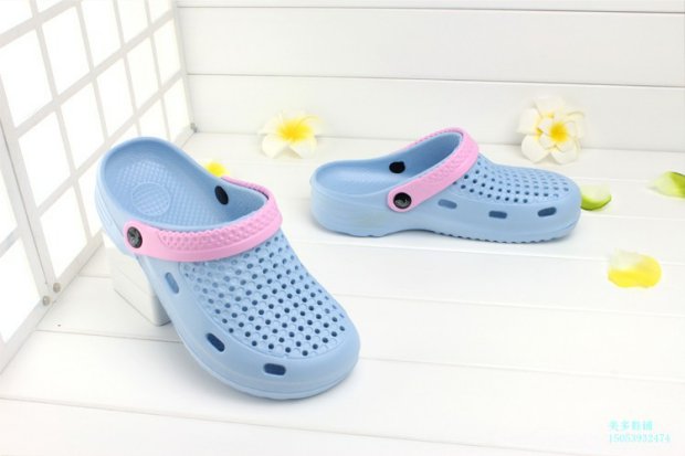 Mùa hè mới lỗ đế bằng giày nữ đôi giày trượt sân vườn Baotou giày đi biển dép lớn dép nữ shop giày dép nữ