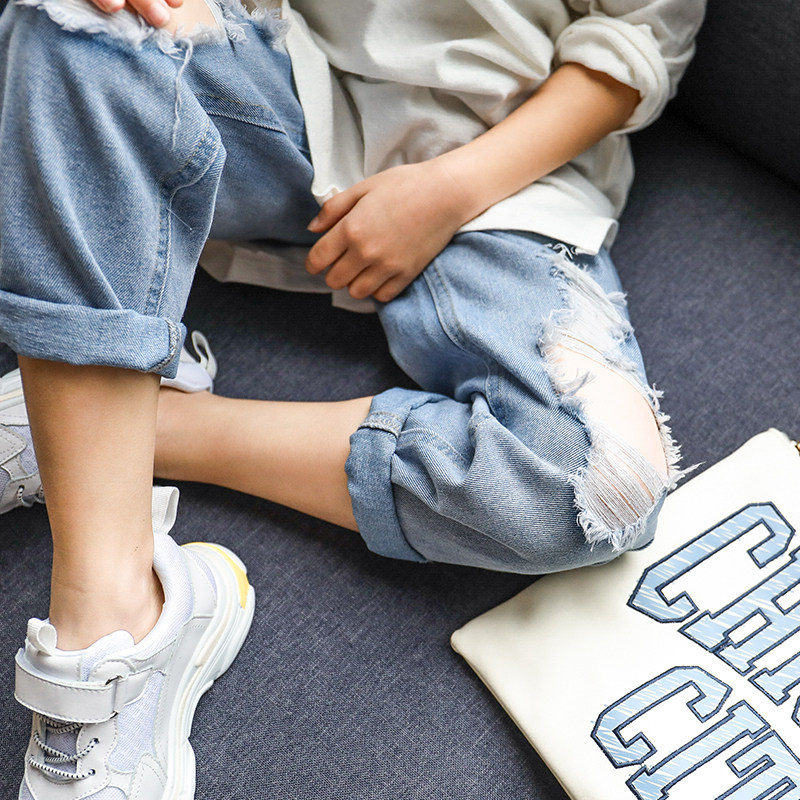 Girls' ripped jeans spring 2022 new Korean version of trousers middle and big children pull side loose beggar casual pants tide