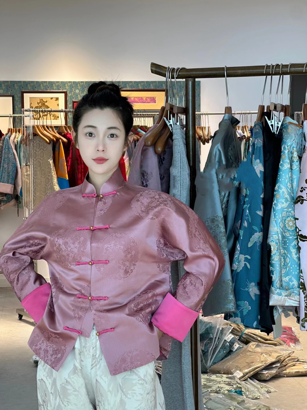 Female Real Silk Group Dragon Qipao Jacket Jacket New Year Chinese Style Chinese Style Chinese Style Chinese Style Chinese Style Chinese Style Chinese Style Chinese Style Chinese Style Chinese Style Chinese Style Chinese Style Chinese Style Chinese Style Chinese Style Chinese Style Chinese Style Chinese Style Chinese Style Chinese Style of the Year of the Tang