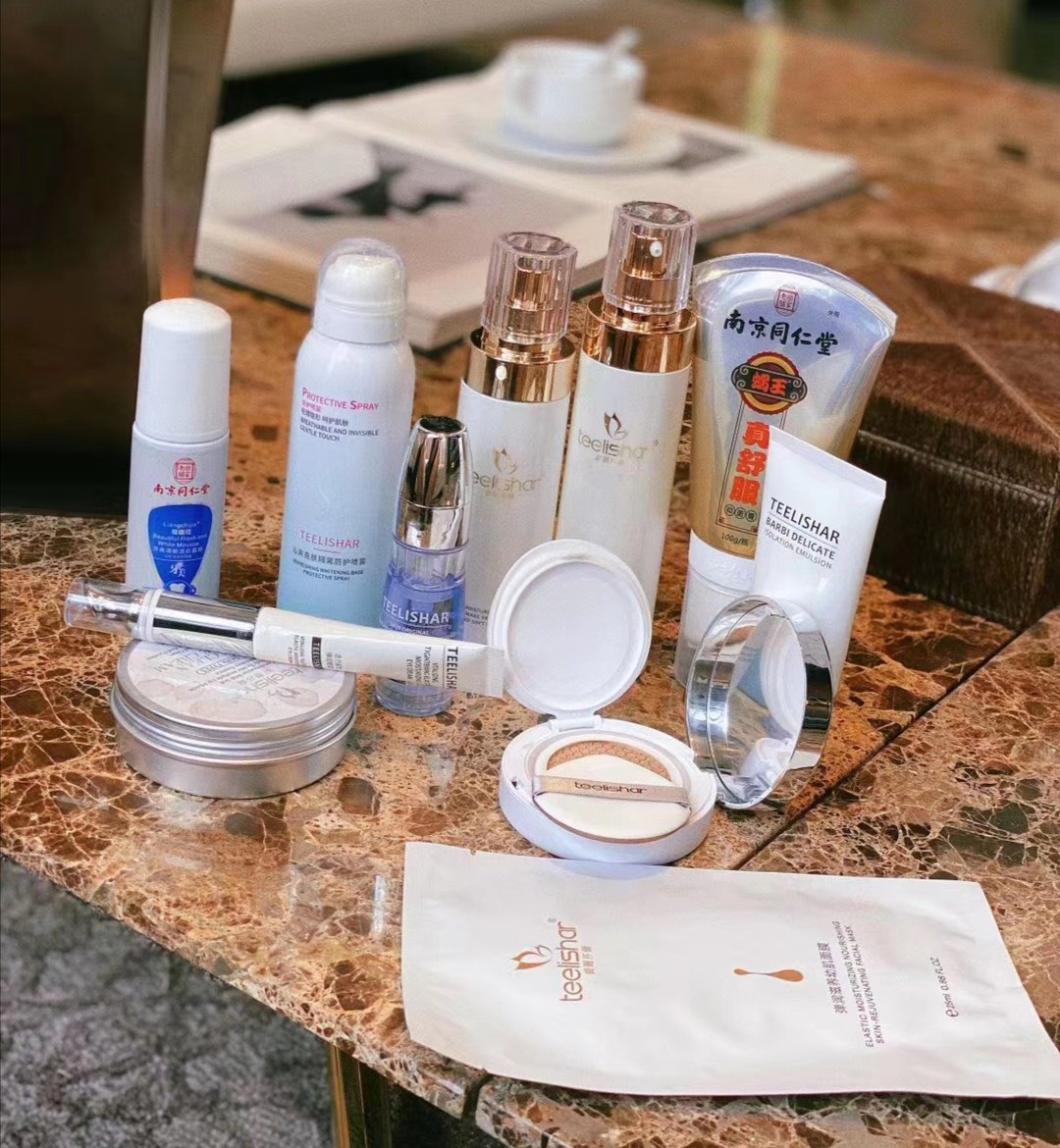 Small Issa Issa Sunscreen Spray Skin Care Pint Set Water Milky Bb Cream Essence Wash Face Milk Air Cushion Isolated Massage Cream