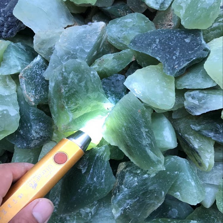 Xiu Jade Raw Stone Bulk Wool Seed Stock Nude Stone Jade Side Corner Material Engraving Pendulum Piece Pendant Necklace Handmade