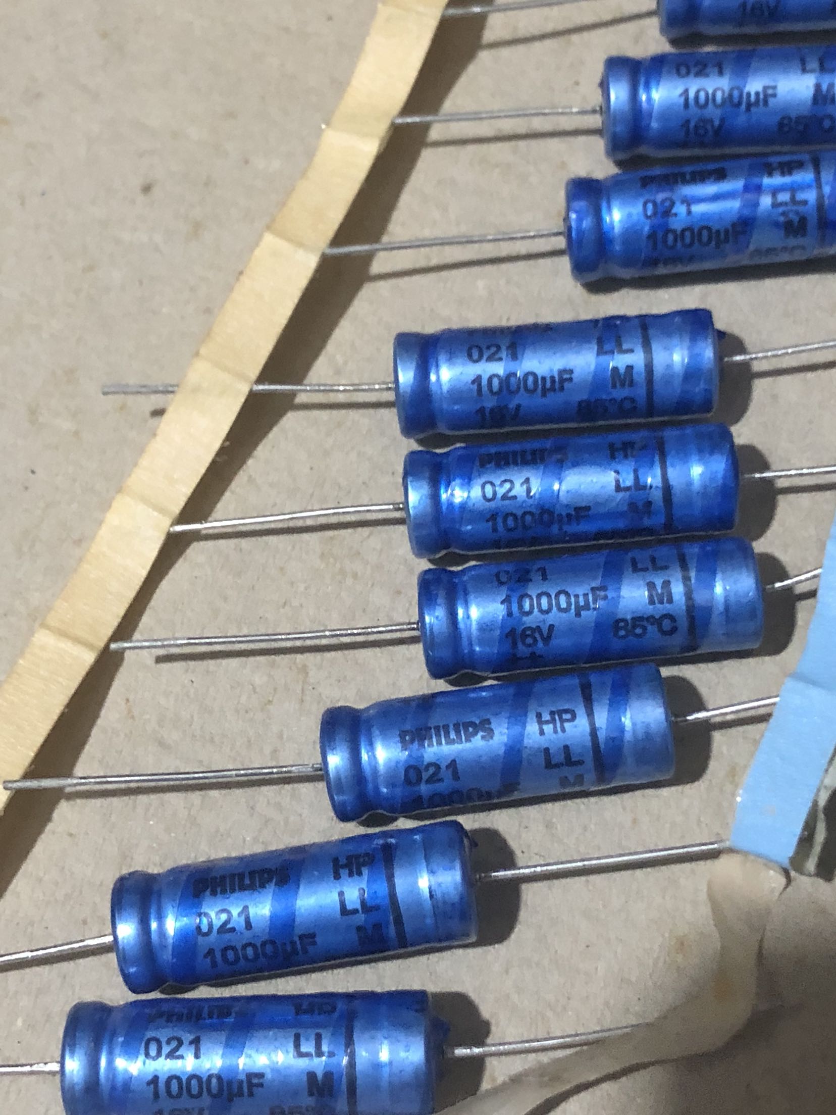 Philips PHILIPS 021LL HP 16V1000UF 1000UF Fever axial cathode electrolytic capacitor
