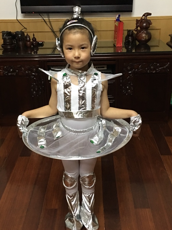 Xiaohe phong cách và quần áo nhảy tay tương lai quần áo hiệu suất robot trẻ em mỗi ngày bảo vệ môi trường không gian hiệu suất quần áo đồng phục cảnh sát trẻ em