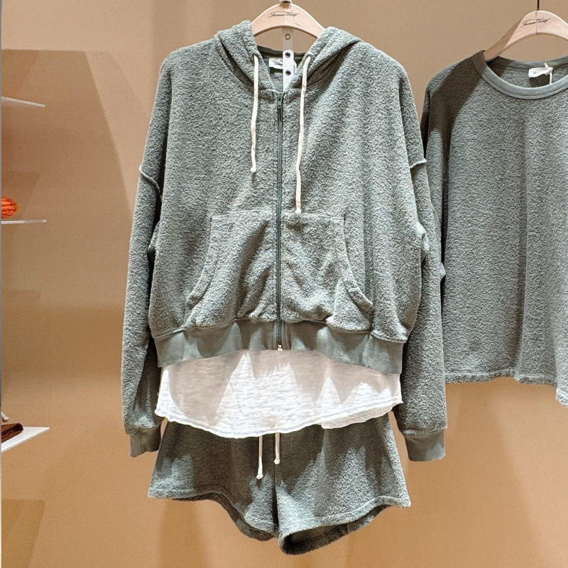 @Mv Autumn and Winter Hooded Sweatshirt for Women @Merican Vint@Ge American Style Top for Men Loose Cardigan Jacket ins Trendy @Mv Autumn and Winter Hooded Sweatshirt for Women @Merican Vint@Ge American Style Top for Men Loose Cardigan Jacket ins Trendy