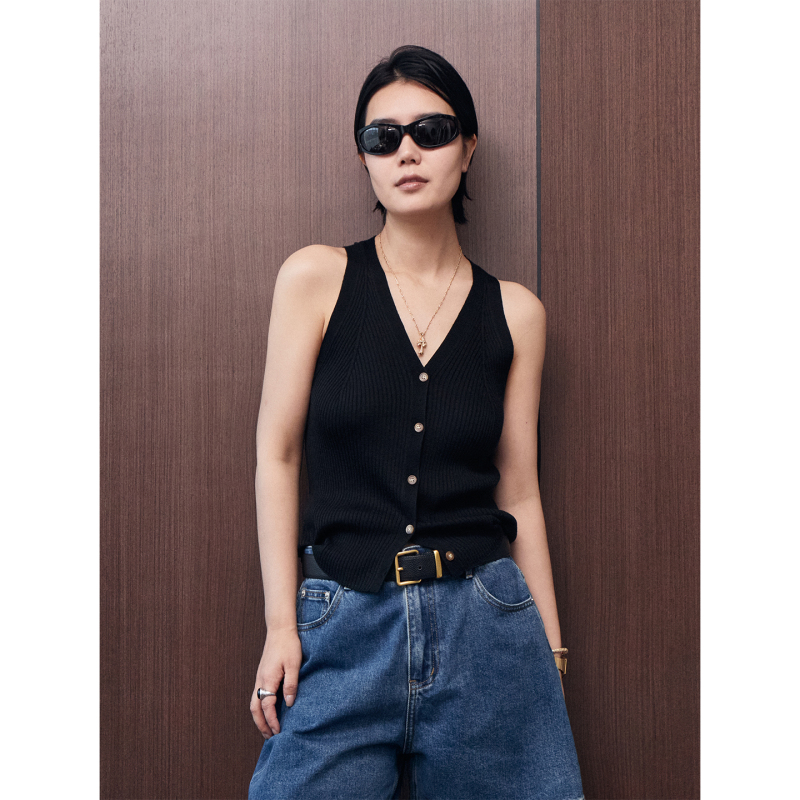 Marryher Returns to Simplicity with a Wool Fine-Ribbed Single-Breasted Knit Top for Women, Suitable for Outerwear in Summer Marryher Returns to Simplicity with a Wool Fine-Ribbed Single-Breasted Knit Top for Women, Suitable for Outerwear in Summer