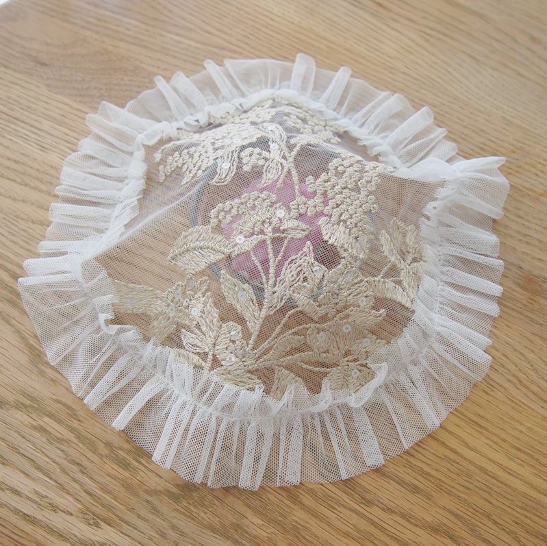 Light and luxurious Lace Cover Towel American Embroidered Table Lamp Cushion Method Gold Thread Embroidered Dining Table Mat table Flag A-17