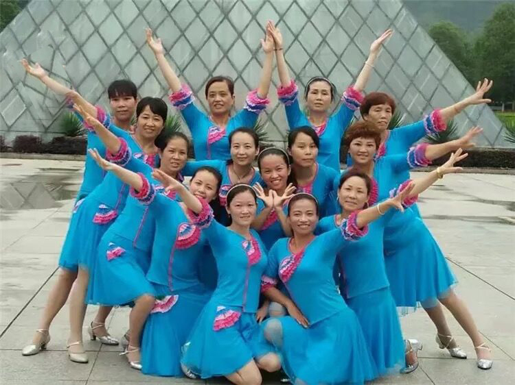 Trang phục múa vuông phù hợp với mùa xuân và mùa hè tay áo ngắn tay rộng quần Trung Quốc gió quốc gia quần áo khiêu vũ trang phục phụ nữ - Khiêu vũ / Thể dục nhịp điệu / Thể dục dụng cụ giày khiêu vũ đôn