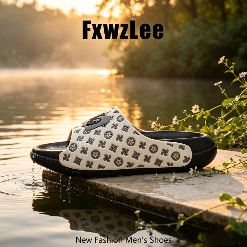 【Light Trendy Look】Fxwzlee2026 Summer Full-Print Monogram Outdoor Slippers for Men, Durable Home Flip-Flops 【Light Trendy Look】Fxwzlee2026 Summer Full-Print Monogram Outdoor Slippers for Men, Durable Home Flip-Flops