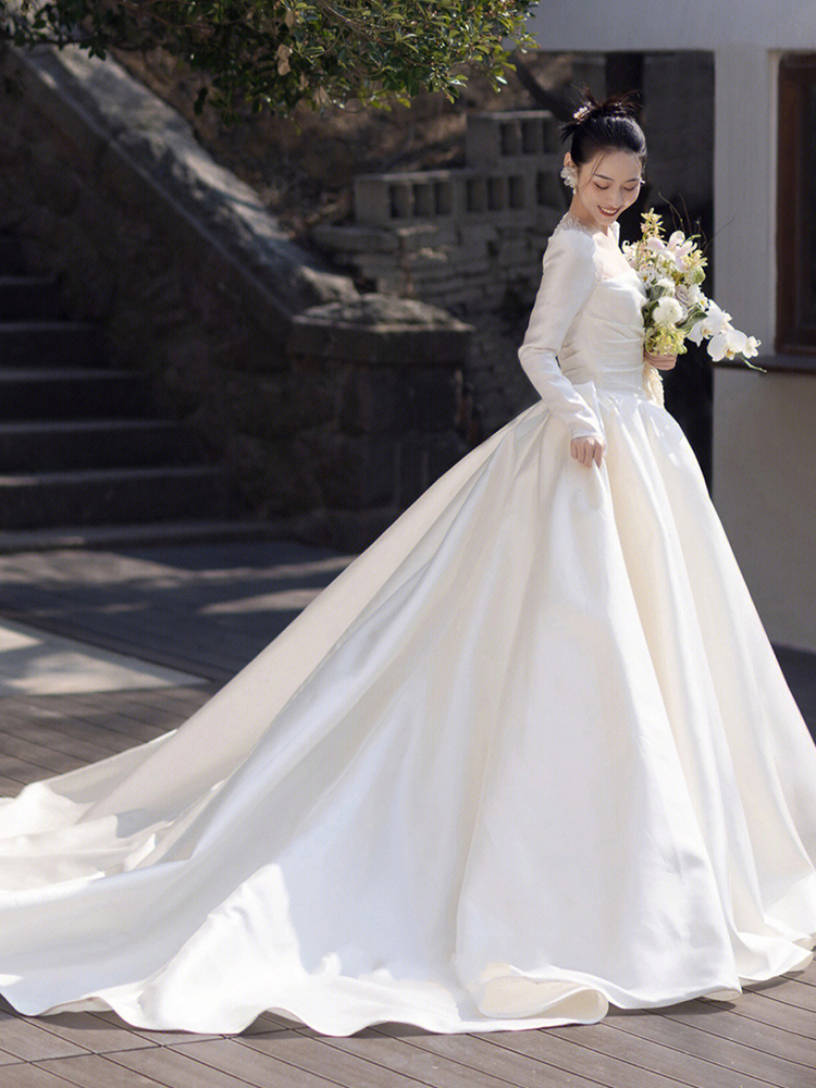  M weight of about 100 pounds+Single white trailer wedding dress   + $15.72 