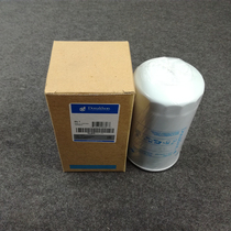 Donaldson filter element is suitable for Hitachi excavator diesel filter ZX60 ZX70 ZX120 diesel coarse filter element filter