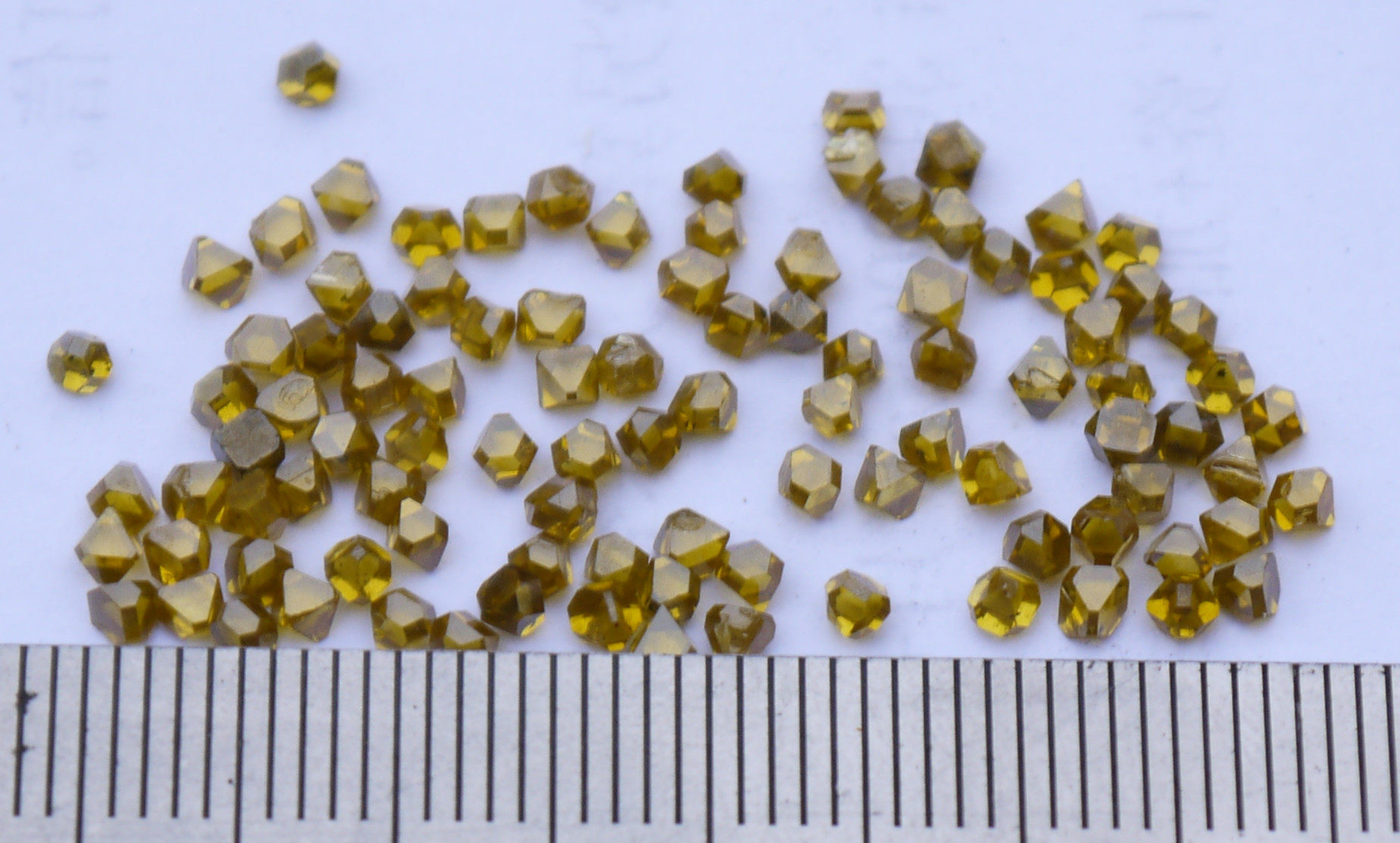 俄罗斯进口高质量大颗粒人造金刚石单晶 2.2mm  平均重0.109克拉