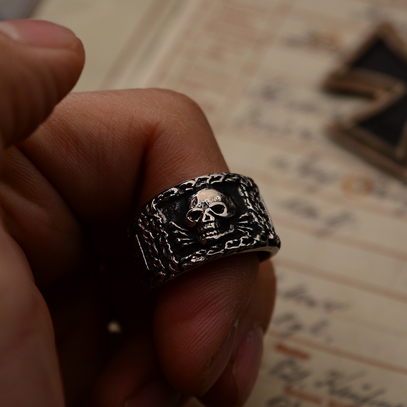 East Line retro retro European lightning Skull Skull Eagle Oak Leaf Titanium Steel Ancient Coin Ring