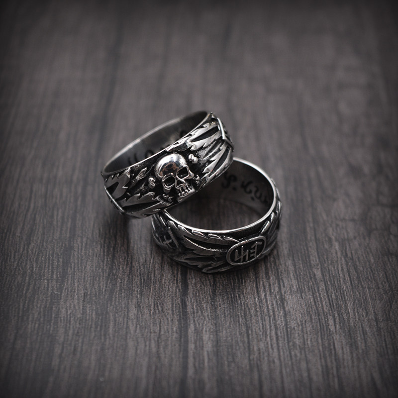 Remean European and American titanium steel Honor Skull Skull Ring Retro Oak Leaf Ring