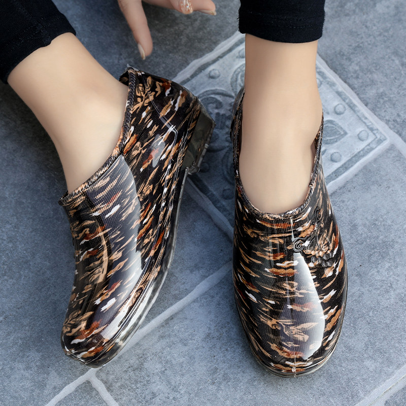 Summer silicone water boots short boots water shoes mother kitchen special shoes non-slip oil-proof waterproof set foot style outerwear women