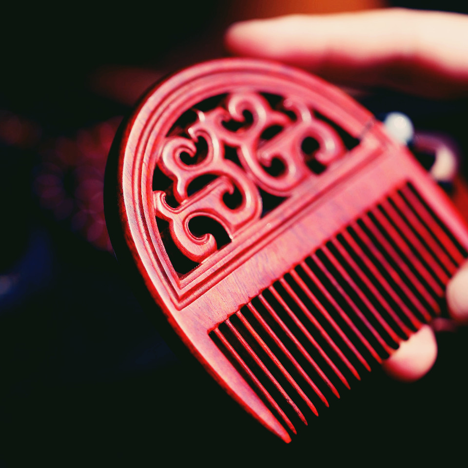 Indian leaf sandalwood comb lady gift engaged to send bride senior custom cartridge