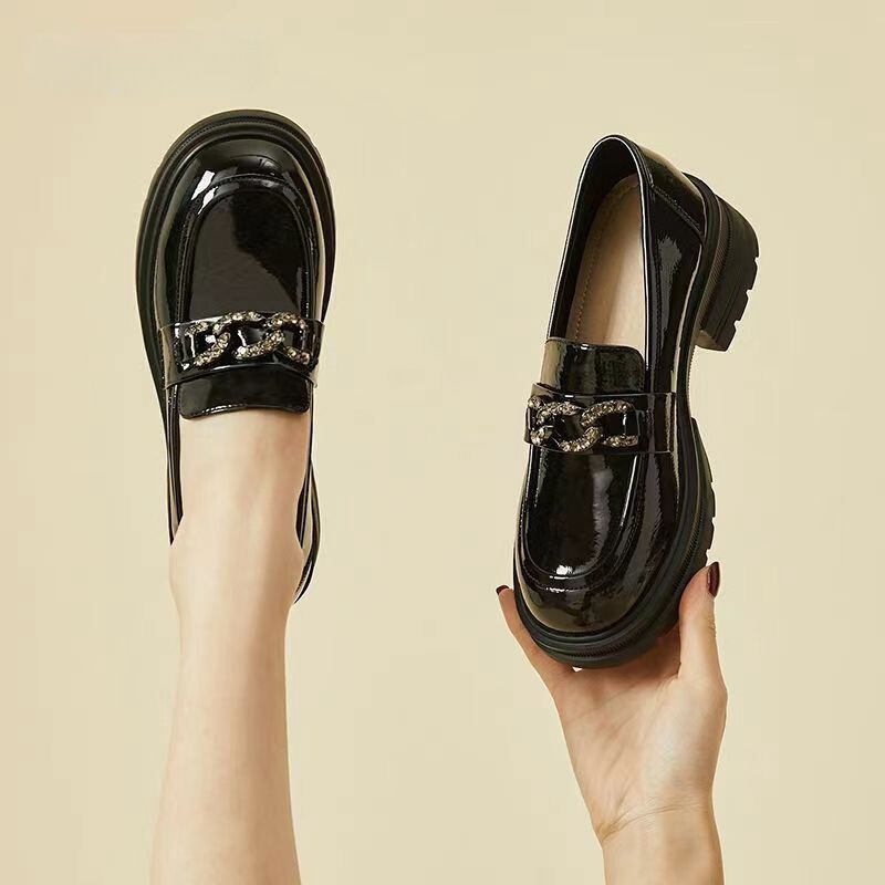Black Thick-Soled Leather Shoes for Women, Spring and Autumn 2025 New Versatile Mom Shoes, British Style Fashionable Casual Loafers for Women