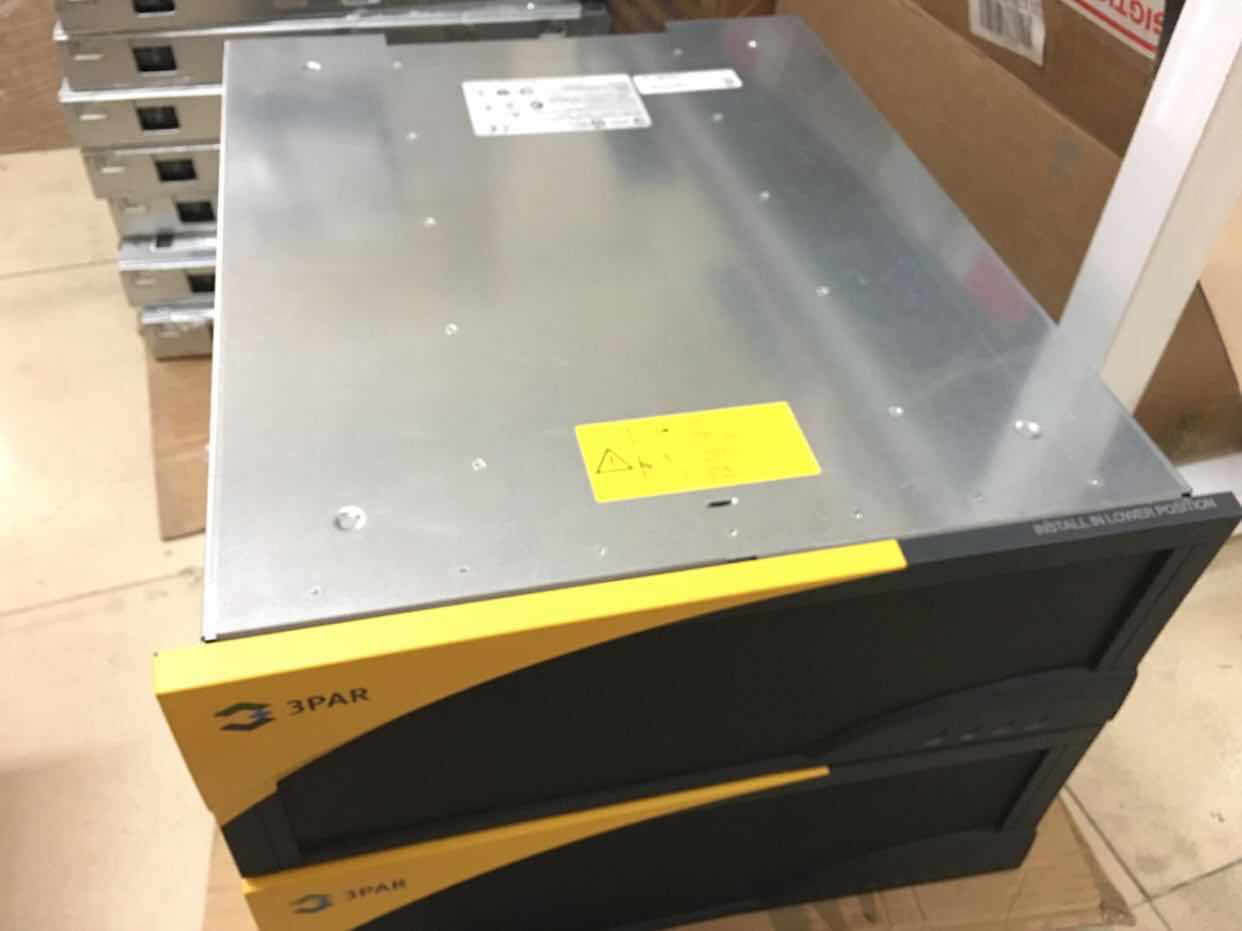 HP 3par F200 F400 2Node controller with 4 Electric