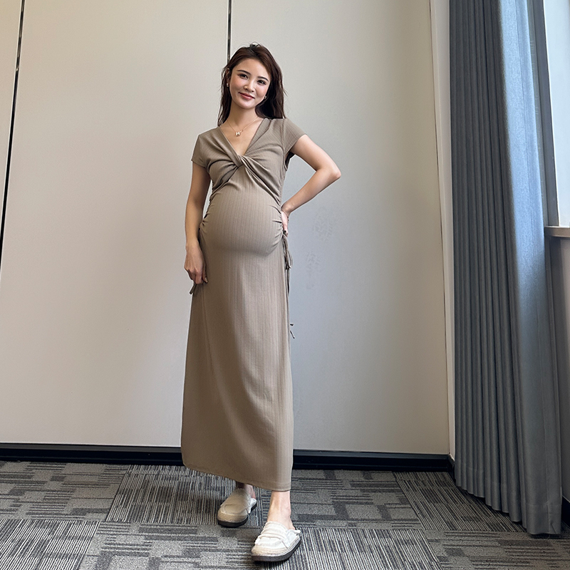 Umi Maternity Wear Summer New Twist Pleated Dress Waist-Cinching Figure-Flattering Fashionable Short-Sleeved V-Neck Long Dress for Stylish Moms Umi Maternity Wear Summer New Twist Pleated Dress Waist-Cinching Figure-Flattering Fashionable Short-Sleeved V-Neck Long Dress for Stylish Moms