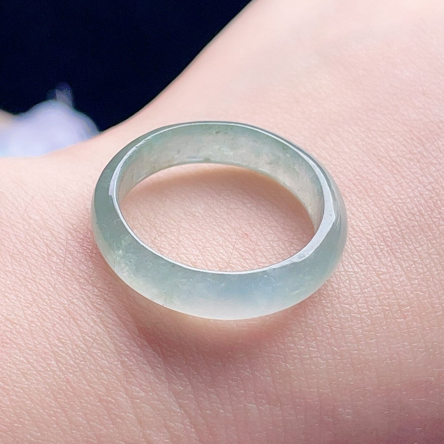 Natural jadeite ice ring, light green and fresh flowers