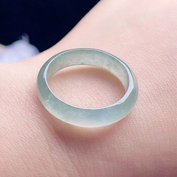 Natural jadeite ice ring, light green and fresh flowers