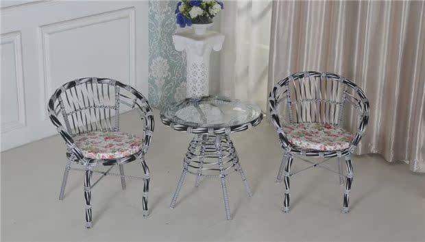 Wicker ghế ba mảnh ban công bàn ghế đặt năm giải trí ngoài trời sân vườn đồ nội thất sân vườn bàn cà phê kết hợp ghế cung cấp đặc biệt bộ bàn ghế ban công