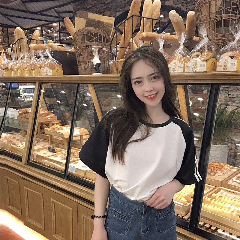Mùa hè mới phiên bản Hàn Quốc của tay áo màu hoang dã ba sọc sọc bạn gái sinh viên chị em áo thun ngắn tay nữ. áo thun phản quang nữ