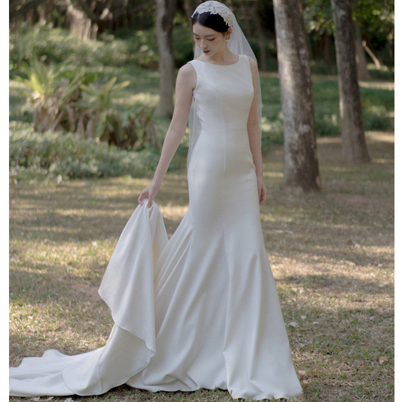 Forest light wedding dress 2021 new trailing bride wedding white thin outdoor location simple travel shot door screen