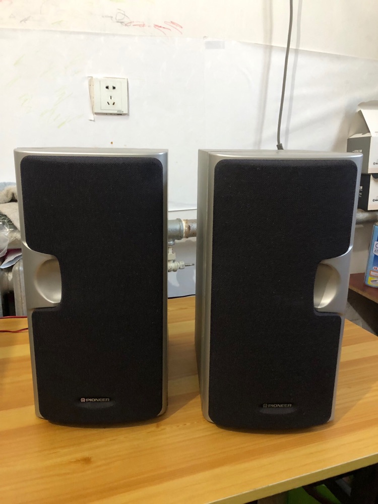 Japan's original pioneer bookshelf speakers are used normally without disassembly and repair