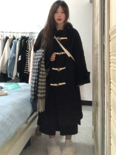 Черная женская шерстяная одежда с роговыми пуговицами, новинка 2025 года, осень и зима, новая шерстяная одежда, высококачественная, очень красивая, подходит для маленьких людей