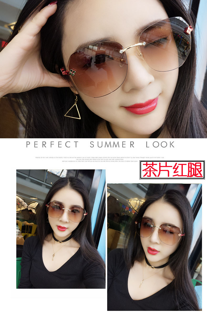 Màu đỏ ròng với cùng kính râm nữ phiên bản Hàn Quốc của phong cách retro phong cách Harajuku 2018 mặt dài khuôn mặt lớn chụp hình ngôi sao kính râm kính mắt thời trang